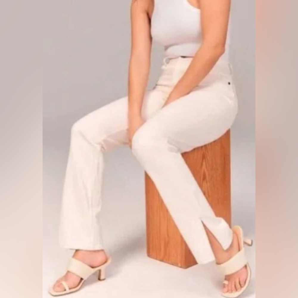Abercrombie Ultra High Rise 90s Straight Cream Jeans